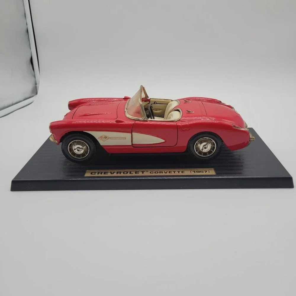 Road Tough 1957 Red Chevrolet Corvette Diecast 1:18 Scale‎ #92018 Display Stand